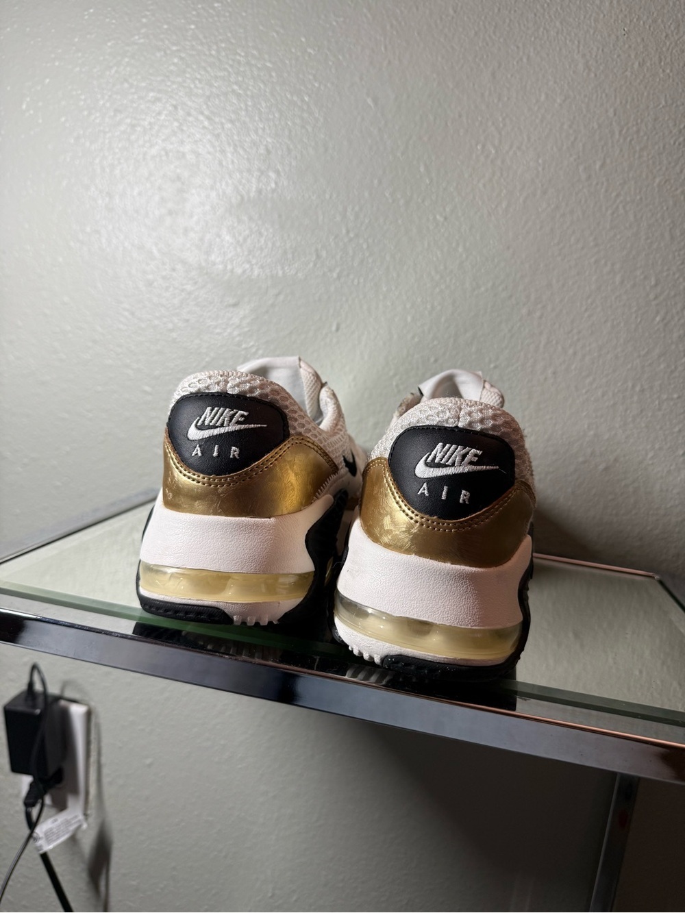 Nike Air Max Excee Women’s Size 8 White Black Metallic Gold Sneakers - Picture 8 of 10